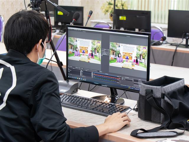 สโมสรนิสิตคณะศิลปศาสตร์ ร่วมกับ หน่วยกิจการนิสิต คณะศิลปศาสตร์ จัดกิจกรรม Live Facebook การจับรางวัลผู้โชคดีจากกิจกรรม “กิจกรรมในดวงใจ ศิลปศาสตร์”