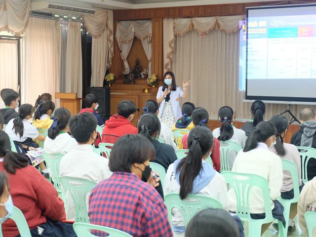 คณะวิทยาศาสตร์การแพทย์ออกแนะแนวการศึกษาต่อในระดับอุดมศึกษาให้กับโรงเรียนในพื้นที่จังหวัดสุโขทัย