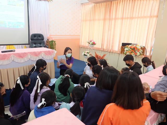 คณะวิทยาศาสตร์การแพทย์ออกแนะแนวการศึกษาต่อในระดับอุดมศึกษาให้กับโรงเรียนในพื้นที่จังหวัดสุโขทัย