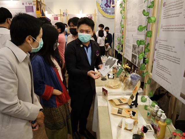 คณะเภสัชศาสตร์ มหาวิทยาลัยพะเยา เข้าร่วมนำเสนอนิทรรศการผลการดำเนินการใน มหกรรมงานวิจัยเพื่อพัฒนาพื้นที่ Area-Based Research Share and Learn Fair