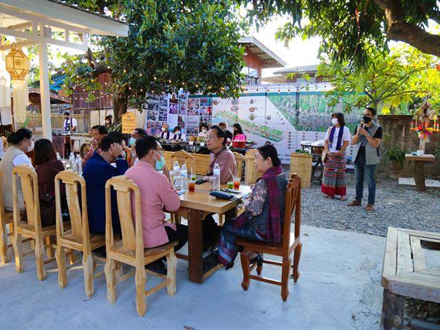 อธิการบดี ม.พะเยา นำคณะผู้บริหาร สนับสนุนชุมชนสร้างเศรษฐกิจเชิงสร้างสรรค์  “ประชาคมกาดหล่ายต้า”