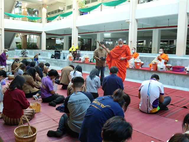 คณะเกษตรศาสตร์และทรัพยากรธรรมชาติ มหาวิทยาลัยพะเยา จัดโครงการทำบุญตักบาตร (เติมบุญ เสริมสุข) ประจำปี 2565
