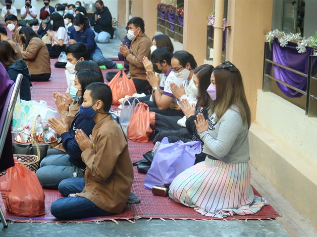 คณะเกษตรศาสตร์และทรัพยากรธรรมชาติ มหาวิทยาลัยพะเยา จัดโครงการทำบุญตักบาตร (เติมบุญ เสริมสุข) ประจำปี 2565