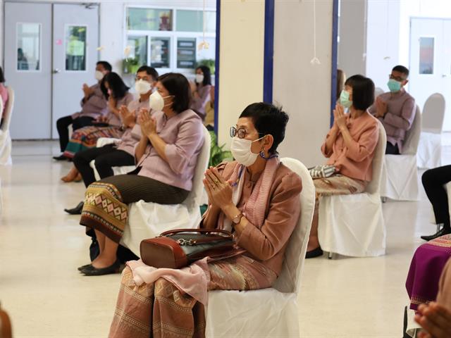 รองศาสตราจารย์ ดร. เภสัชกรสุรศักดิ์ เสาแก้ว คณบดีคณะเภสัชศาสตร์ เข้าร่วมงาน ฮอมบุญ ขึ้นปี๊ใหม่ ฮ้อยดวงใจ จาว ม. พะเยาประจำปี 2565