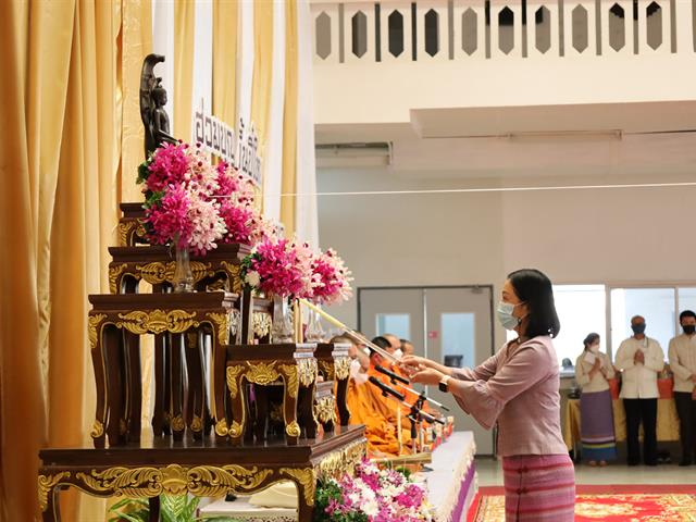 รองศาสตราจารย์ ดร. เภสัชกรสุรศักดิ์ เสาแก้ว คณบดีคณะเภสัชศาสตร์ เข้าร่วมงาน ฮอมบุญ ขึ้นปี๊ใหม่ ฮ้อยดวงใจ จาว ม. พะเยาประจำปี 2565