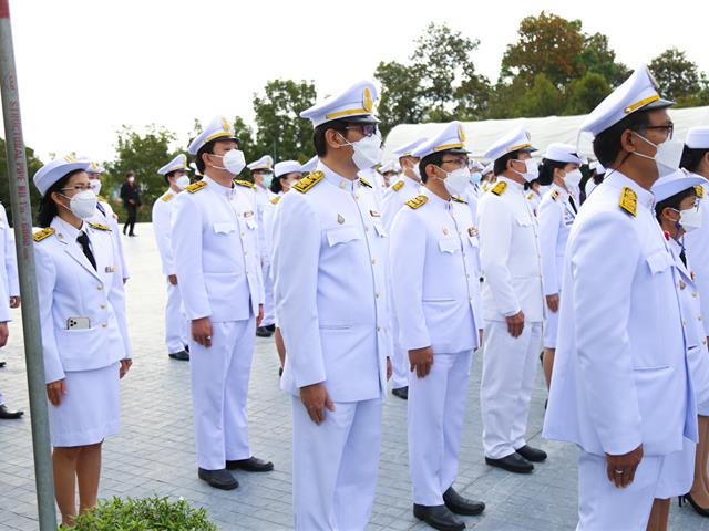 วางพานพุ่มถวายราชสักการะ เนื่องในวันยุทธหัตถี