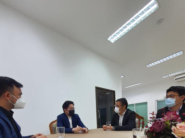 คณะนิติศาสตร์มหาวิทยาลัยพะเยา โดยผู้ช่วยศาสตราจารย์อุดม งามเมืองสกุล คณบดีคณะนิติศาสตร์ พร้อมด้วยคณะผู้บริหารเข้าพบ นายอัครา พรหมเผ่า นายก อบจ.พะเยา