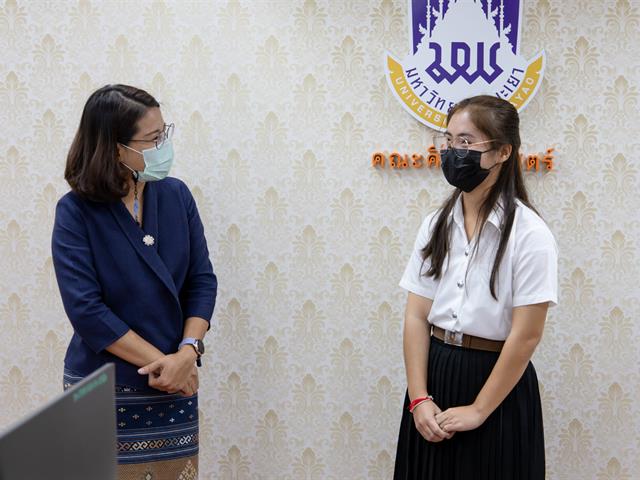 คณะศิลปศาสตร์ ร่วมกับ กองพัฒนาคุณภาพนิสิตและนิสิตพิการ มหาวิทยาลัยพะเยา ให้ความช่วยเหลือสนับสนุนอุปกรณ์ทางการศึกษาแก่นิสิตพิการ