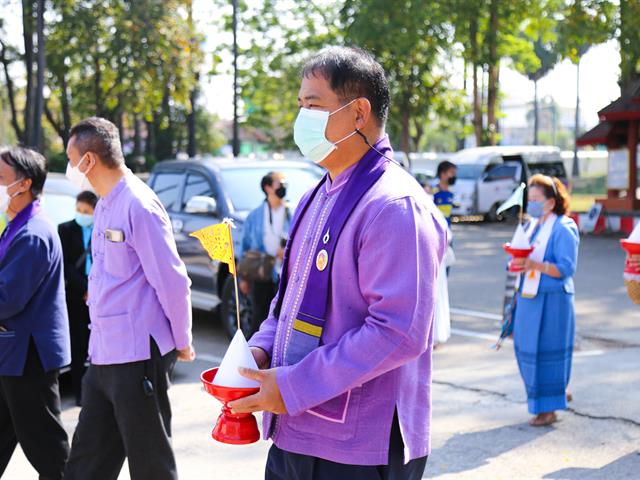 ตานข้าวใหม่ใส่บาตรหลวง