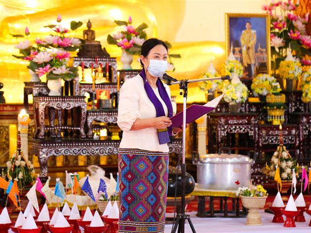 ตานข้าวใหม่ใส่บาตรหลวง