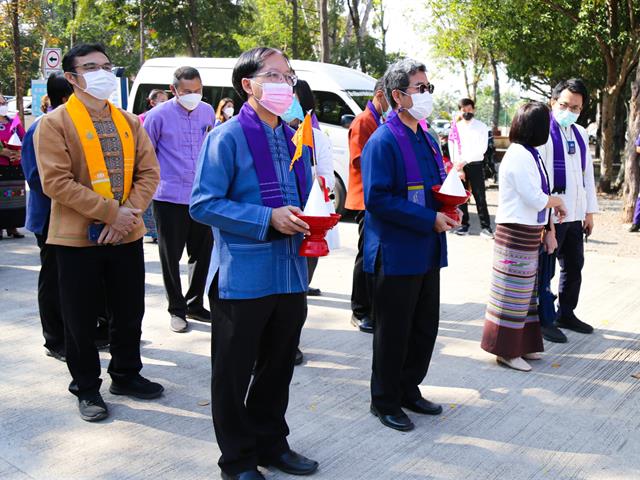 ตานข้าวใหม่ใส่บาตรหลวง