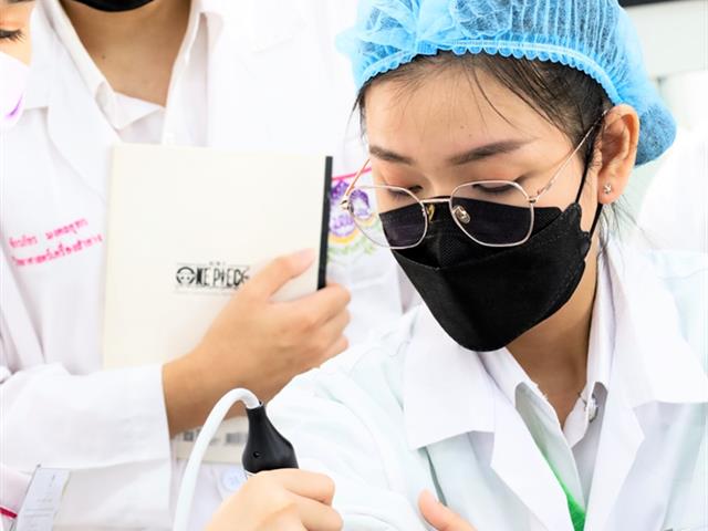 คณะเภสัชศาสตร์จัดการเรียนการสอนภาคปฏิบัติการ ในหัวข้อ “การประเมินประสิทธิภาพของผลิตภัณฑ์ Anti-cellulite (Anti-cellulite product efficacy evaluation)”