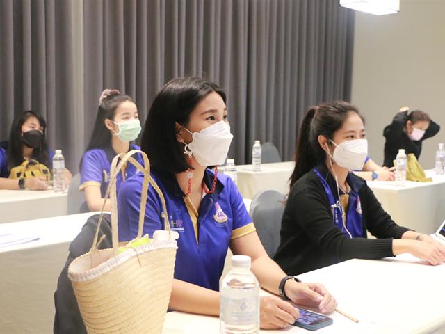 เมื่อวันที่ 7-8 มีนาคม พ.ศ. 2565 คณะสาธารณสุขศาสตร์ จัดกิจกรรมพัฒนาศักยภาพพนักงานสายสนันสนุน คณะสาธารณสุขศาสตร์  “การนำเสนอคู่มือปฏิบัติงาน” ณ ไชยณารายณ์ ริเวอร์ไซต์ อ.เมือง จ.เชียงราย