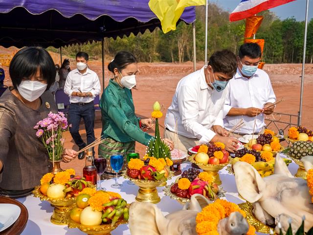 พิธีบวงสรวงสถานที่ก่อสร้างอาคารการเรียนรู้และอนุรักษ์นกยูงไทย มหาวิทยาลัยพะเยา