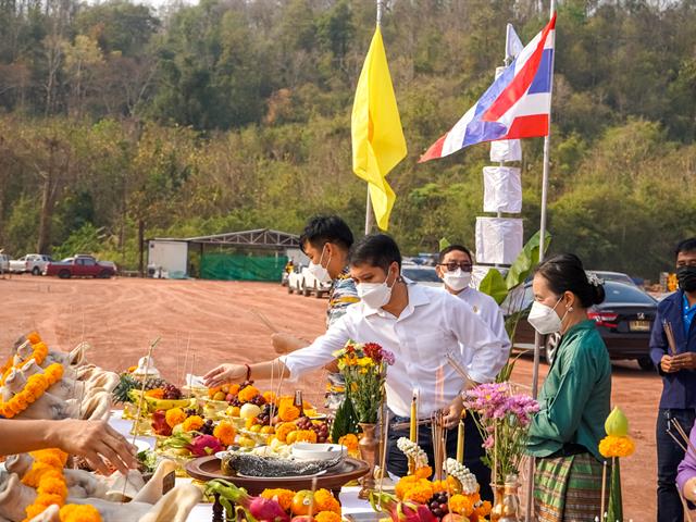 พิธีบวงสรวงสถานที่ก่อสร้างอาคารการเรียนรู้และอนุรักษ์นกยูงไทย มหาวิทยาลัยพะเยา