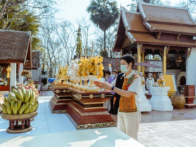 ประเพณีแห่ผ้าห่มพระธาตุจอมทอง