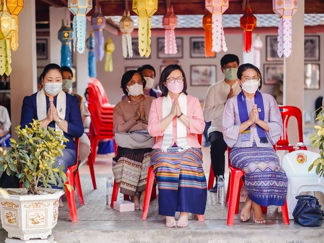 ประเพณีแห่ผ้าห่มพระธาตุจอมทอง