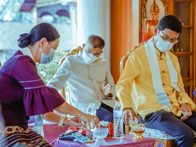 ประเพณีแห่ผ้าห่มพระธาตุจอมทอง