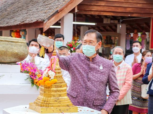 ประเพณีแห่ผ้าห่มพระธาตุจอมทอง