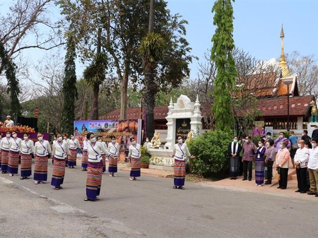 ประเพณีแห่ผ้าห่มพระธาตุจอมทอง