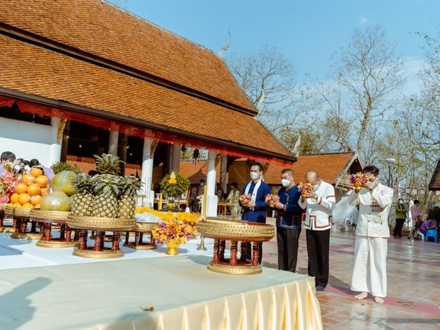 ประเพณีแห่ผ้าห่มพระธาตุจอมทอง