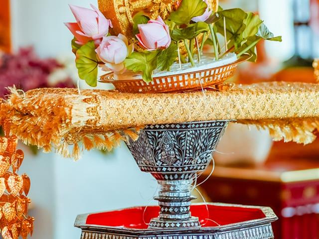 ประเพณีแห่ผ้าห่มพระธาตุจอมทอง