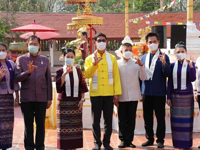 ประเพณีแห่ผ้าห่มพระธาตุจอมทอง