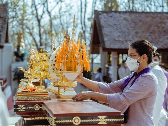 ประเพณีแห่ผ้าห่มพระธาตุจอมทอง