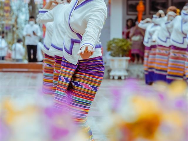 ประเพณีแห่ผ้าห่มพระธาตุจอมทอง