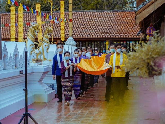 ประเพณีแห่ผ้าห่มพระธาตุจอมทอง