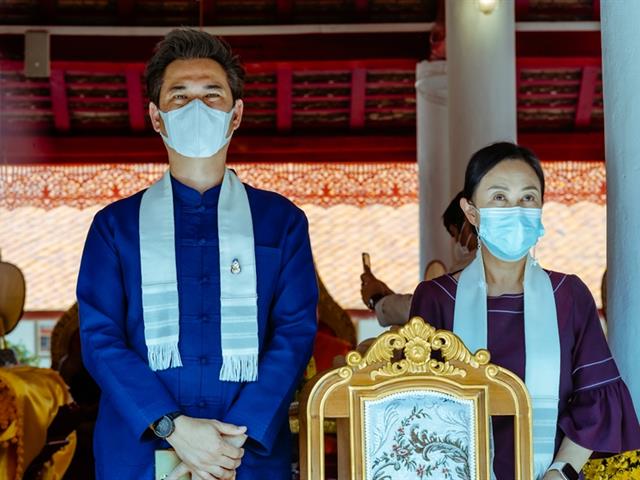 ประเพณีแห่ผ้าห่มพระธาตุจอมทอง