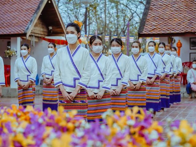 ประเพณีแห่ผ้าห่มพระธาตุจอมทอง