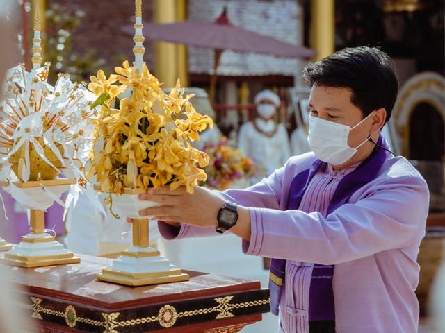 ประเพณีแห่ผ้าห่มพระธาตุจอมทอง
