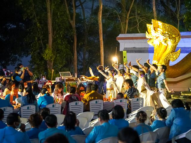 มหาวิทยาลัยพะเยาร่วมงาน “ตามรอยสองจันทร์ สานฝันดอยบุษราคัม”  เฉลิมพระเกียรติ สมเด็จพระนางเจ้าสิริกิติ์พระบรมราชินีนาถพระบรมราชชนนีพันปีหลวง