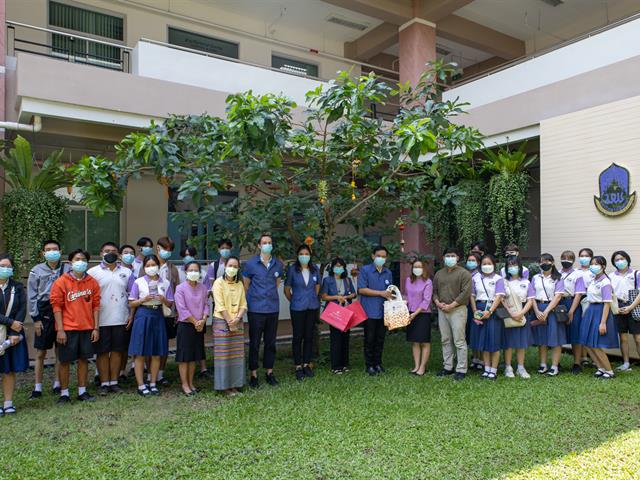 คณะศิลปศาสตร์ ให้การต้อนรับคณะครูและนักเรียน โรงเรียนจักรคำคณาทร จังหวัดลำพูน
