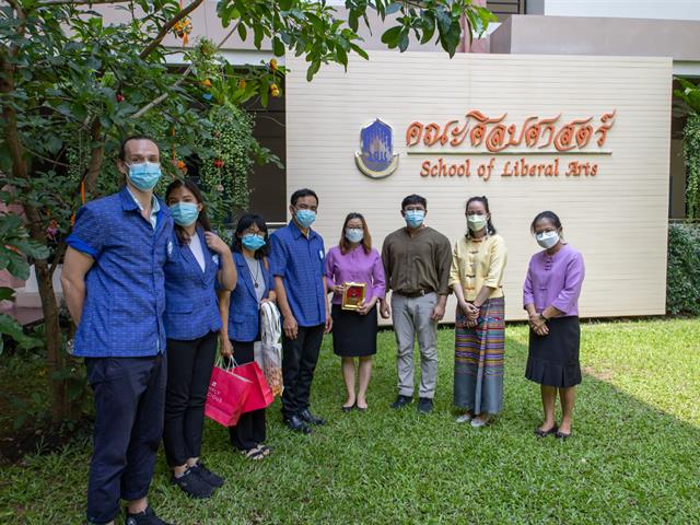 คณะศิลปศาสตร์ ให้การต้อนรับคณะครูและนักเรียน โรงเรียนจักรคำคณาทร จังหวัดลำพูน