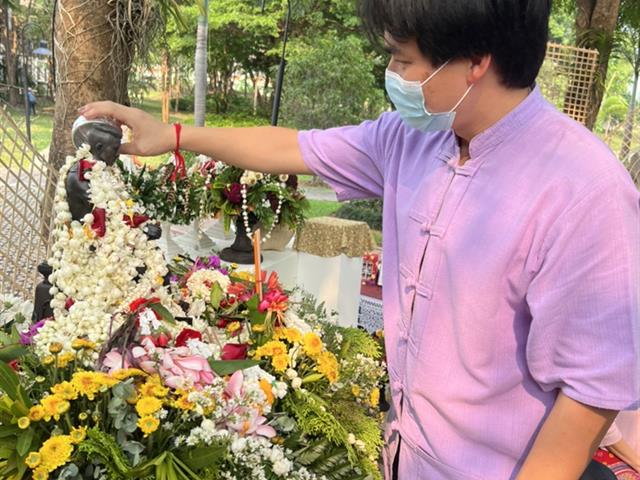 พิธีสระเกล้าดำหัวอธิการบดีและผู้อาวุโส เนื่องในเทศกาลสงกรานต์มหาวิทยาลัยพะเยา ประจำปี 2565