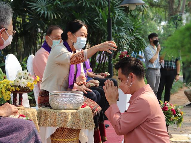 สระเกล้าดำหัว