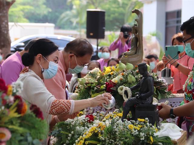สระเกล้าดำหัว