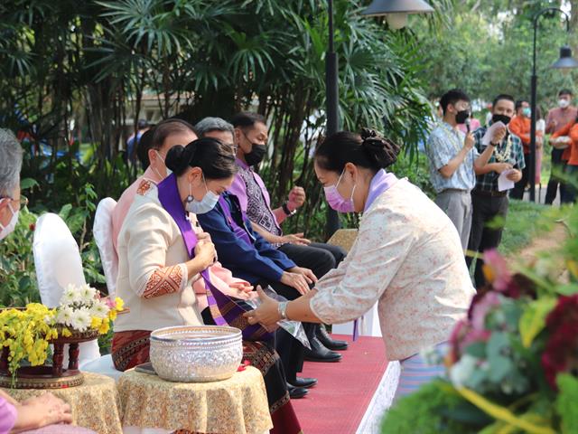 สระเกล้าดำหัว