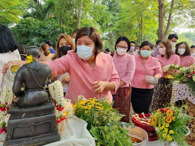 พิธีสระเกล้าดำหัวอธิการบดีและผู้อาวุโส