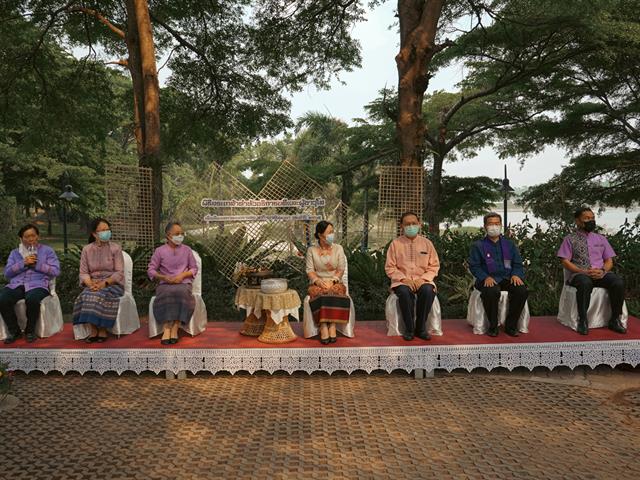 พิธีสระเกล้าดำหัวอธิการบดีและผู้อาวุโส เนื่องในเทศกาลสงกรานต์มหาวิทยาลัยพะเยา ประจำปี ๒๕๖๕