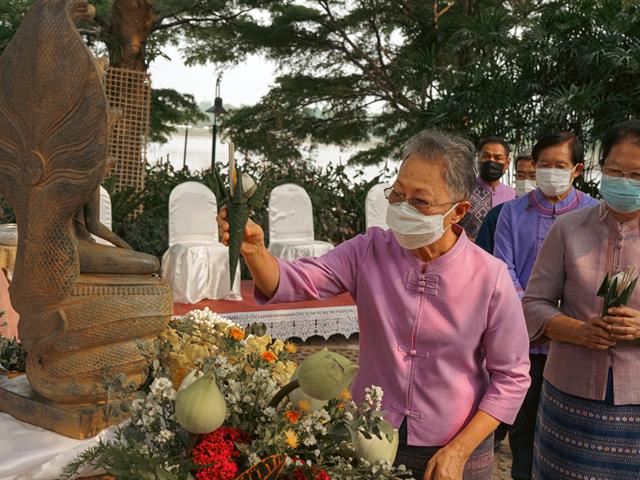 พิธีสระเกล้าดำหัวอธิการบดีและผู้อาวุโส เนื่องในเทศกาลสงกรานต์มหาวิทยาลัยพะเยา ประจำปี ๒๕๖๕