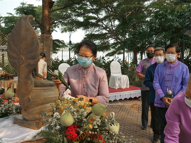 พิธีสระเกล้าดำหัวอธิการบดีและผู้อาวุโส เนื่องในเทศกาลสงกรานต์มหาวิทยาลัยพะเยา ประจำปี ๒๕๖๕