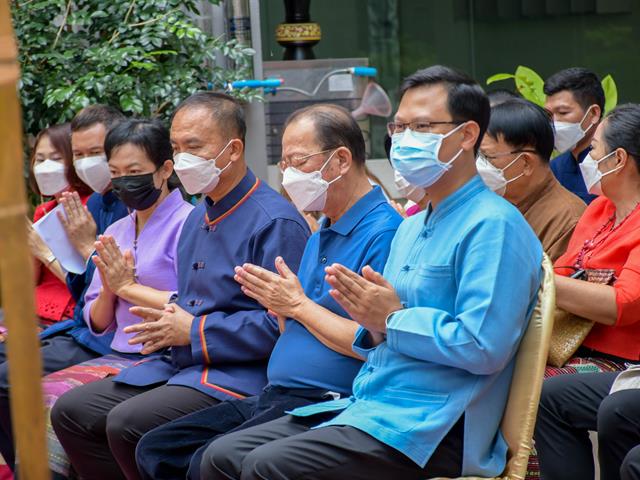โครงการทำนุบำรุงศิลปะและวัฒนธรรม กิจกรรมที่ 4 “ประเพณีสงกรานต์ รดน้ำ ดำหัวผู้บริหาร”