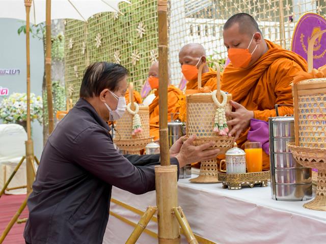 โครงการทำนุบำรุงศิลปะและวัฒนธรรม กิจกรรมที่ 4 “ประเพณีสงกรานต์ รดน้ำ ดำหัวผู้บริหาร”
