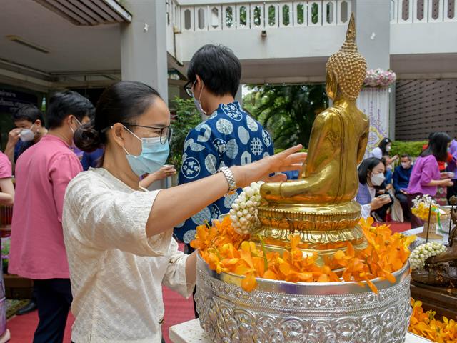 โครงการทำนุบำรุงศิลปะและวัฒนธรรม กิจกรรมที่ 4 “ประเพณีสงกรานต์ รดน้ำ ดำหัวผู้บริหาร”