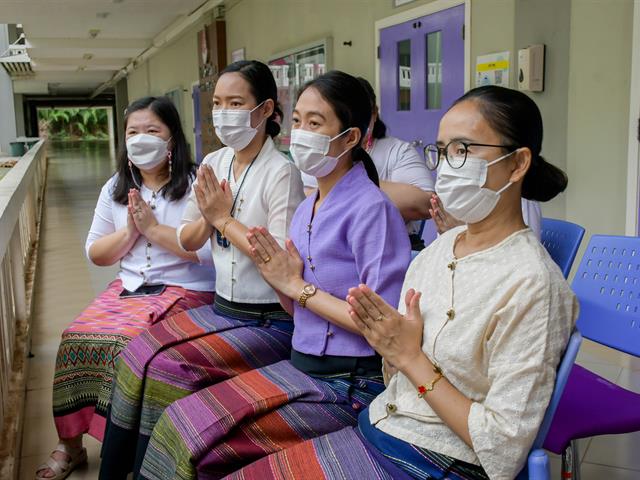โครงการทำนุบำรุงศิลปะและวัฒนธรรม กิจกรรมที่ 4 “ประเพณีสงกรานต์ รดน้ำ ดำหัวผู้บริหาร”