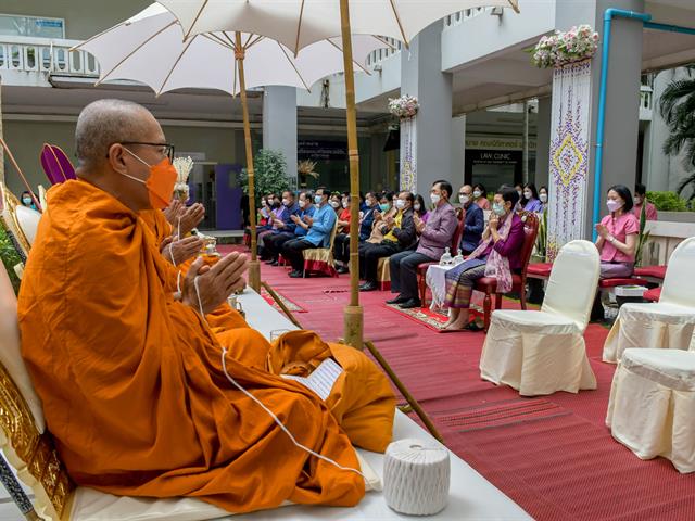 โครงการทำนุบำรุงศิลปะและวัฒนธรรม กิจกรรมที่ 4 “ประเพณีสงกรานต์ รดน้ำ ดำหัวผู้บริหาร”