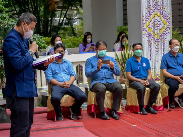 โครงการทำนุบำรุงศิลปะและวัฒนธรรม กิจกรรมที่ 4 “ประเพณีสงกรานต์ รดน้ำ ดำหัวผู้บริหาร”